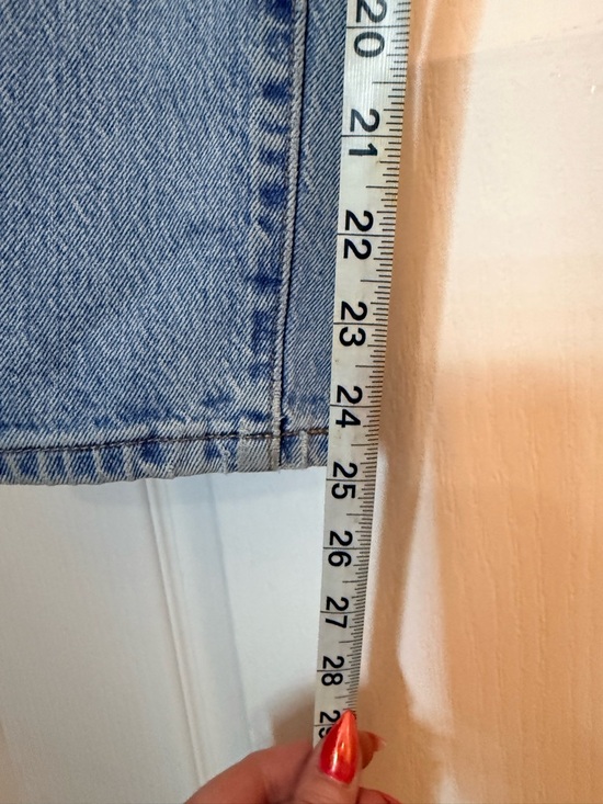 Levi’s 501 Jeans W26 Cropped Straight Leg Light Wash Distressed Vintage Fit - Picture 7 of 9